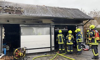 Die Feuerwehr musste zu einem Brand in einer Autowerkstatt ausrücken. - Thorsten Heß