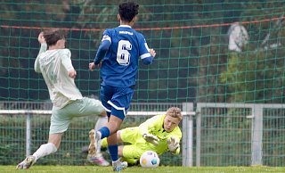 U17-Torwart Mino Jäger machte ein gutes Spiel und musste dennoch dreimal hinter sich greifen. - Peter Unger U17-Torwart Mino Jäger machte ein gutes Spiel und musste dennoch dreimal hinter sich greifen. - Peter Unger