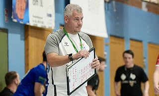 Trainer Arjan Haenen hat mit dem Oberliga-Team der TSG Altenhagen-Heepen bisher 8:0 Punkte eingefahren. Und 10:2 mit dem aus der 3. Liga. - Peter Unger