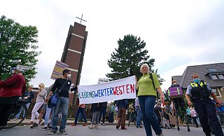 Demo-Start an der St.-Liborius-Kirche. - Peter Unger