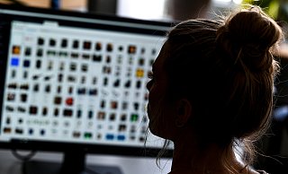 Die Polizei fand Bilder mit kinderpornografischen Inhalten auf dem PC eines Bünders. - Arne Dedert/dpa (Symbolfoto)