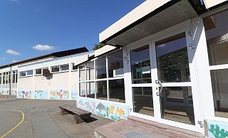 Das Hallenbad in Dalhausen ist schon längere Zeit geschlossen - und wird es wohl angesichts weiterer entdeckter Schäden auch noch bleiben. - Simone Flörke