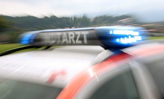 Wegen eines Verkehrsunfalls musste der Notarzt anrücken. - Verwendung weltweit