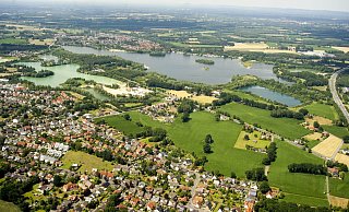 Der Lippesee aus der Vogelperspektive mit Blick nach Nordwesten: Der Tatort befindet sich im östlichen Bereich des Sees. - Gerd Vieler
