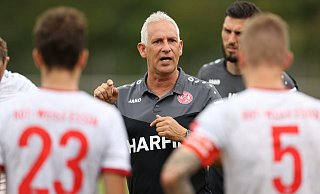 Essens Trainer Christian Neidhart spricht über die Chancen gegen Arminia, wie er sich vorbereitet - und warum ihm die Terminierung des Spiels nicht sonderlich zusagt. - picture alliance/augenklick