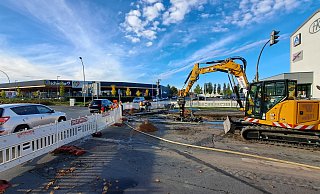 Ein Abbiegen auf die Hauptstraße in Rheda-Wiedenbrück ist seit Montag nicht mehr möglich. Autofahrer sind bedient. - Marion Pokorra