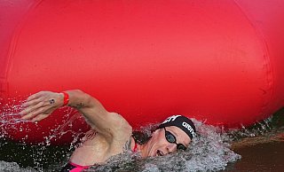 Florian Wellbrock gewinnt den Freiwasser-Weltcup in Saudi-Arabien. - Michael Kappeler/dpa