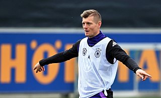 Toni Kroos wurde fast drei Jahre nach dessen 106. Länderspiel für die Heim-EM im Sommer reaktiviert. - Arne Dedert/dpa