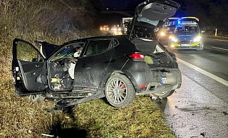 Der Renault Clio war auf das Stauende aufgefahren und landete nach der Kollision im Straßengraben. - Ralph Meyer