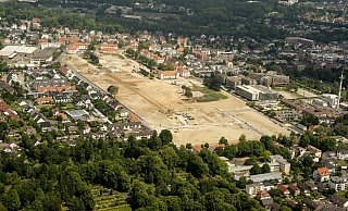 Einem Streifenteam fiel ein VW Golf in der Zufahrt zur Baustelle des ehemaligen Kasernengeländes an der Elsener Straße auf. - Gerd Vieler