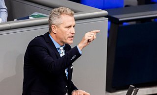 Gegen Petr Bystron (AfD) wird wegen Bestechlichkeit und Geldwäsche ermittelt, nun hat man bei ihm zu Hause Unterlagen für Goldbarren gefunden. - Christoph Soeder/dpa