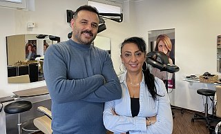 Gökhan und Fetiye Türk haben zum 1. Januar den Friseursalon "Ihr Haarstudio" in Altenbeken übernommen. - Jule Prietzel