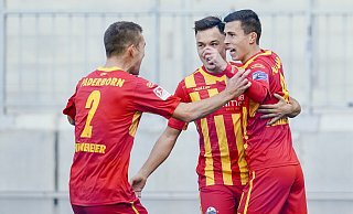 Am 8. November bejubelte Ron Schallenberg (r.) beim 4:0 in Darmstadt sein erstes Zweitliga-Tor. Nun ist er der neue SCP-Kapitän, der auf die Unterstützung von "Lehrmeister" Uwe Hünemeier (l.) bauen kann. - Picture Alliance