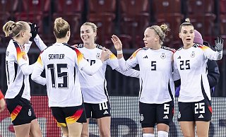 Jubel im Letzigrund: Deutschlands Fußballerinnen auf Torejagd - Michael Buholzer/KEYSTONE/dpa