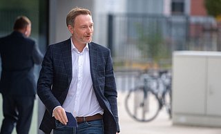 FDP-Chef Christian Lindner hat keine Zweifel daran, dass seine Partei mit SPD und Grünen über eine Koalition verhandeln wird. - Foto: Christophe Gateau/dpa