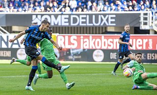 Paderborns Marvin Pieringer erzielt in der 11. Spielminute das Tor zum 1:0 gegen Sandhausen. - David Inderlied/dpa