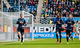 Ron Schallenberg, Kapitän des SC Paderborn, bejubelt seinen Treffer zum 1:0 gegen Greuther Fürth. - Besim Mazhiqi
