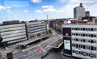 Der Jahnplatz soll ab Juli umgebaut werden. Die Stadt leitet die Ausschreibung ein, obwohl die CDU mit einer rechtlichen Prüfung droht. - Barbara Franke