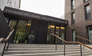 Unter dem Dach der Stiftung Priesterseminar und Collegium Leoninum zu Paderborn verantwortet das Priesterseminar die Ausbildung des Priesternachwuchses im Erzbistum Paderborn. - Sabrina Voss/Erzbistum Paderborn.