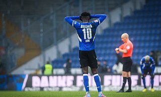 Bryan Lasme und Arminia Bielefeld zeigten lange eine nicht ausreichende Leistung und verloren das Abstiegsduell gegen den SV Sandhausen mit 1:2. - Sarah Jonek