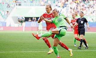 Maximiliane Rall (l) wechselt vom FCB nach Chicago. - Michael Matthey/Deutsche Presse-Agentur GmbH/dpa