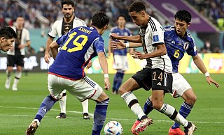 Jamal Musiala (2.v.r.) sorgte für Unruhe in der japanischen Abwehr. - Christian Charisius/dpa