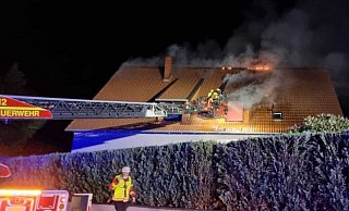 In einer Wohnung im ersten Obergeschoss ist das Feuer ausgebrochen. - Holger Winterberg/Feuerwehr Minden