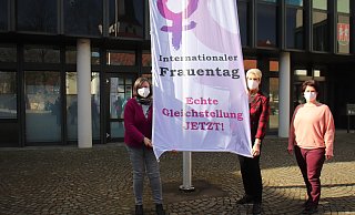 Dorit Bethke (Gleichstellungsbeauftragte), Susanne Rutenkröger und Sina Oestreich (Amt für Wirtschaftsförderung) - Björn Kenter