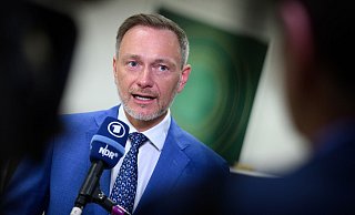 Christian Lindner verteidigt die in der Regierung umstrittenen FDP-Vorschläge für eine «Wirtschaftswende». - Bernd von Jutrczenka/dpa