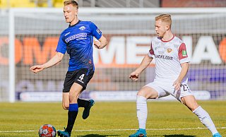 SCP-Innenverteidiger Jasper van der Werff (l.), hier gegen Dresdens Vaclav Drchal, kehrte am Samstag in die Startelf zurück und bot eine tadellose Leistung. - Besim Mazhiqi
