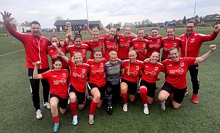 Meister: Die Fußballfrauen von TuRa Löhne haben sich den Titel in Bezirksliga geholt, verzichten aber auf den Aufstieg. - Georg Lieb
