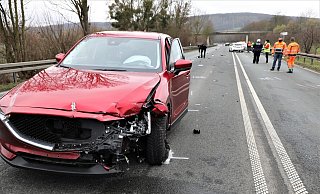 Der Mazda wurde im vorderen Bereich der Fahrerseite stark zerstört. - Simone Flörke