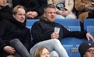 Ende Februar schaute sich Lukas Kwasniok (r.) mit seinem BeraterIoannis Koukoutrigas das Bundesliga-Heimspiel der TSG Hoffenheim gegen den VfB Stuttgart an. - Imago Images