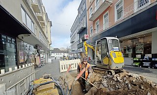 Die kurze Einkaufsmeile der Kurstadt ist am Freitag zur Baustelle geworden. Zunächst bloß für einen Tag. - Ulf Hanke