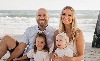 Am kalifornischen Strand: Familie Kutz mit Tobias und Julia und den Töchtern Hailey und Zoe. - Familie Kutz