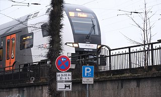 Die Bahnbaustellen in Bad Oeynhausen und Löhne nehmen im Februar wieder Fahrt auf. Unser Foto zeigt den Rhein-Ruhr-Express des Eisenbahnunternehmens National Express an der Königstraße in Bad Oeynhausen. - Ulf Hanke