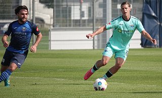 Michael Martin (r.), den der SCP am Deadline-Day vom österreichischen Zweitligisten SV Ried verpflichtet hatte, gab gegen Wiedenbrück sein Debüt im Paderborner Trikot. Die Zahl seiner gelungenen Aktionen hielt sich in Grenzen. - Jonas Risse/SC Paderborn 07