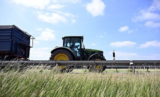 Die von der Ampel-Koalition geplante Abschaffung von Steuervergünstigungen auf Agrardiesel stößt in der Branche auf Protest. - Pia Bayer/dpa