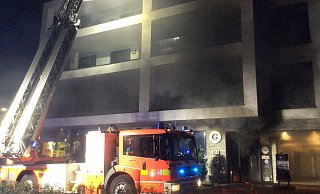Die Paderborner Feuerwehr beim Löschen des Brandes in der Goeken-Filiale an der Nordstraße. - Feuerwehr Paderborn