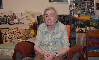 Erika Wisker ist 74 Jahre alt und wohnt in Warburg. Sie sagt, sie sei poltisch nicht interessiert und gegen ihren Willen auf der Liste der AfD-Kandidaten gelandet. - Nicole Niemann