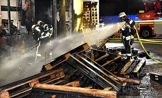 Brandstiftung: Feuer bei Bielefelder Gewürzfirma. - Barbara Franke