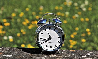 Die Uhren werden auf die Sommerzeit umgestellt. - pasja1000/Pixabay