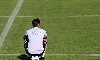 Der frühere Weltmeister Mesut Özil hat seine Karriere als Fußball-Profi mit 34 Jahren beendet. - Christian Charisius/dpa