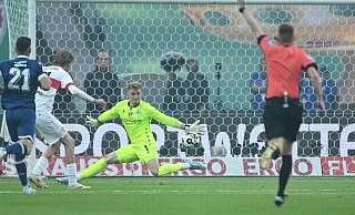 VfB-Stuttgart-Stürmer Nick Woltemade trifft nach einem Konter zum frühen 1:0 gegen Arminia Bielefeld. - Teresa Kroeger/RHR-FOTO