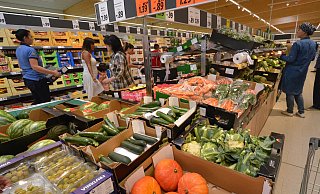 Blick in eine Filiale des Discounters Lidl. In einigen Häusern wird mittlerweile ein Sicherheitsdienst eingesetzt. - Birgit Vredenburg