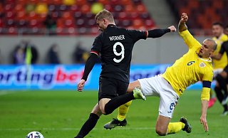 Kam gegen Rumänien 14 Minuten zum Einsatz: Timo Werner (l). - Foto: Stefan Constantin/dpa