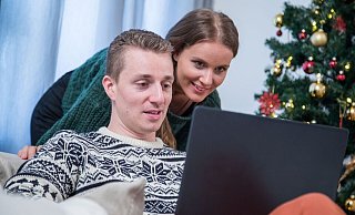 In der Weihnachtszeit andere bedacht? Mit der Steuererklärung können Gönnerinnen und Gönner verschiedene Arten von Spenden von der Steuer absetzen. - Christin Klose/dpa-tmn