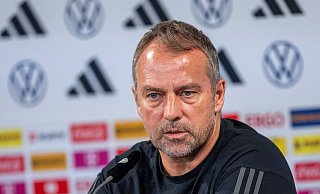 Bundestrainer Hansi Flick hat seine Pläne vor dem Länderspiel gegen Japan verraten. - David Inderlied/dpa