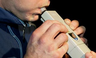 Bei dem Unfallfahrer wurde auch eine Blutprobe angeordnet. - picture-alliance/ dpa/dpaweb