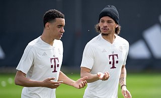 Jamal Musiala (l) und Leroy Sané sind kurz vor der EM beide körperlich angeschlagen. - Sven Hoppe/dpa